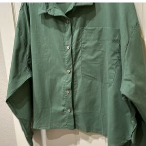 NWOT Bucketlist Overaized Green Button Down, one pocket cropped top. Medium